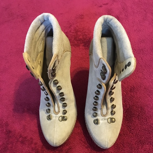 BCBGMAXAZRIA Tan Suede Heels - Picture 2 of 7